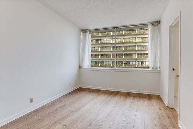 6211 W Northwest Highway 304, Dallas, TX 75225