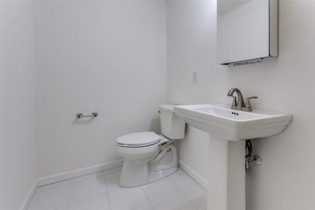 6211 W Northwest Highway 304, Dallas, TX 75225