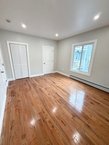 8 Brookfield St, Lawrence, MA 01843