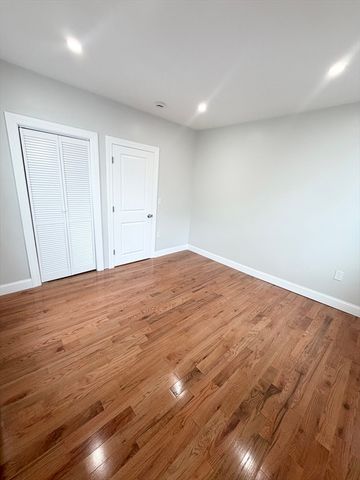 8 Brookfield St, Lawrence, MA 01843