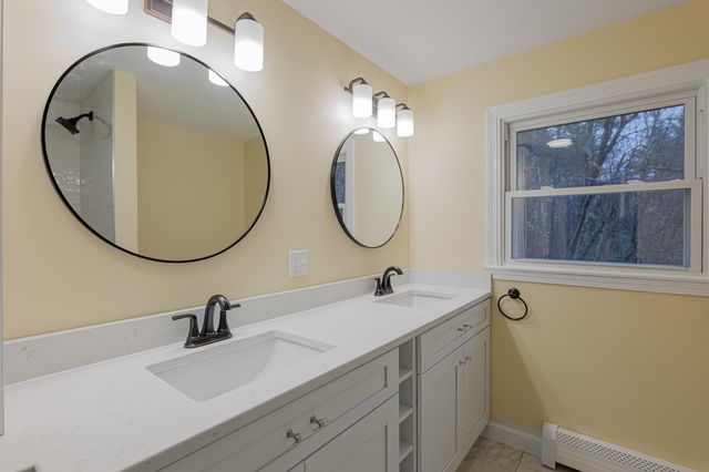 24 Hampton Falls Road, Exeter, NH 03833