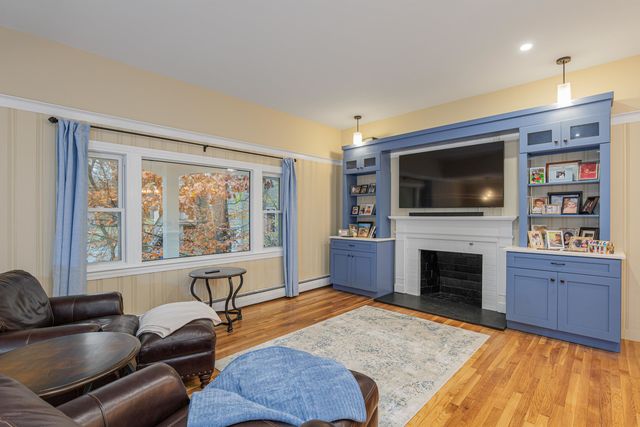 24 Hampton Falls Road, Exeter, NH 03833