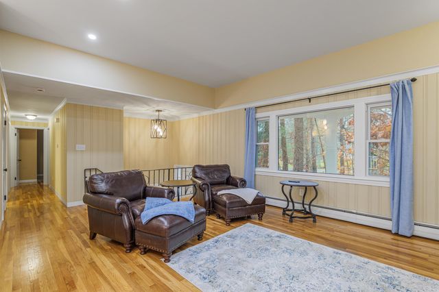 24 Hampton Falls Road, Exeter, NH 03833