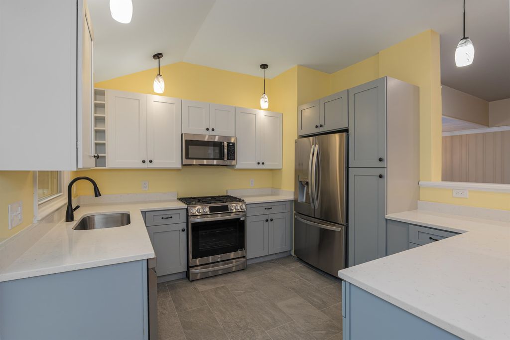 24 Hampton Falls Road, Exeter, NH 03833