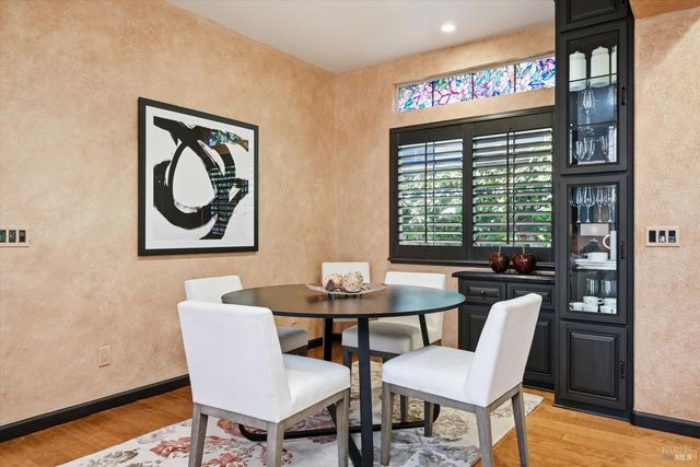 28 S Newport Dr, Napa, CA 94559