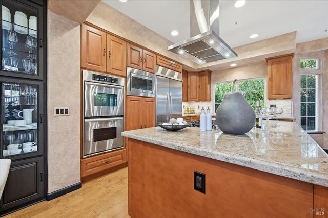 28 S Newport Dr, Napa, CA 94559