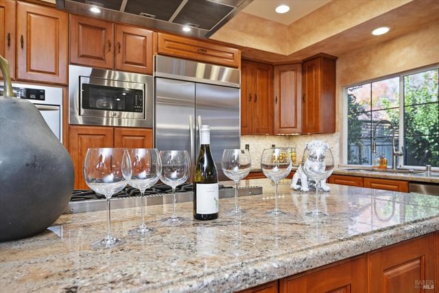 28 S Newport Dr, Napa, CA 94559