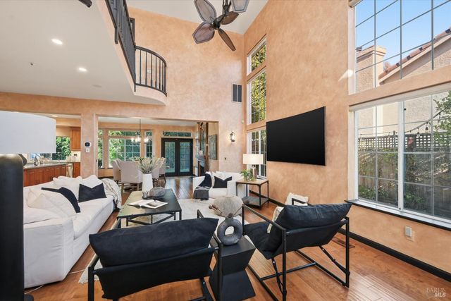 28 S Newport Dr, Napa, CA 94559