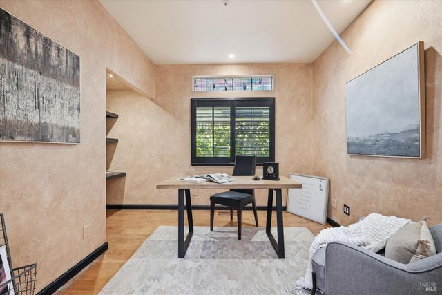 28 S Newport Dr, Napa, CA 94559