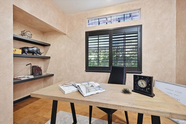 28 S Newport Dr, Napa, CA 94559