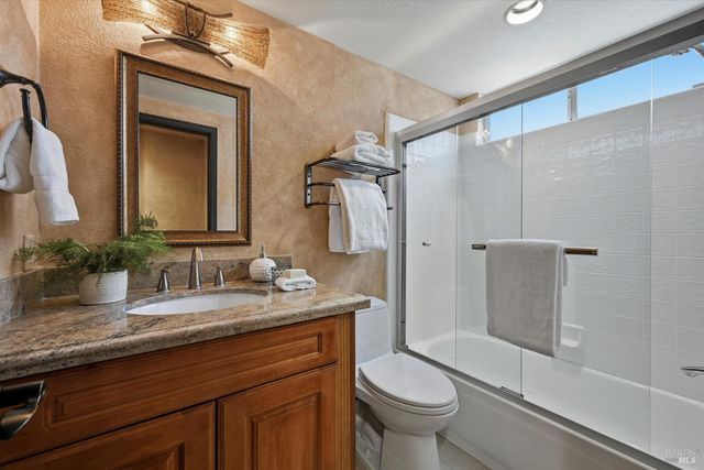 28 S Newport Dr, Napa, CA 94559