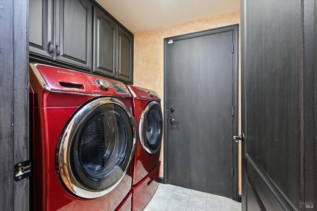 28 S Newport Dr, Napa, CA 94559