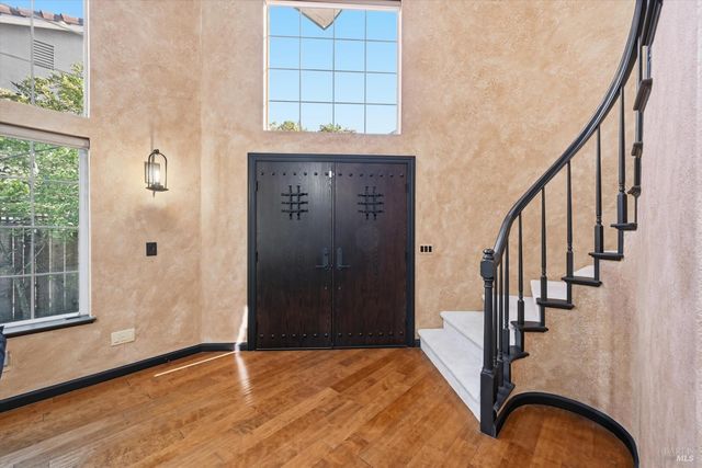 28 S Newport Dr, Napa, CA 94559