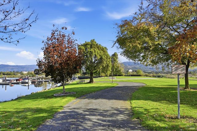 28 S Newport Dr, Napa, CA 94559