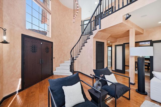 28 S Newport Dr, Napa, CA 94559