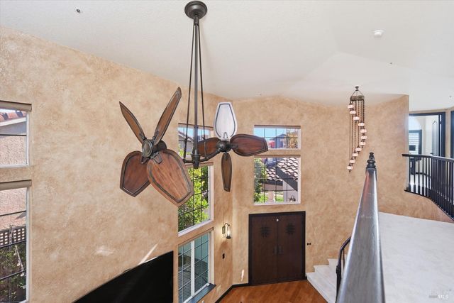 28 S Newport Dr, Napa, CA 94559