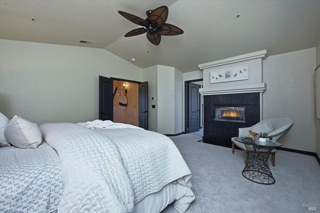 28 S Newport Dr, Napa, CA 94559