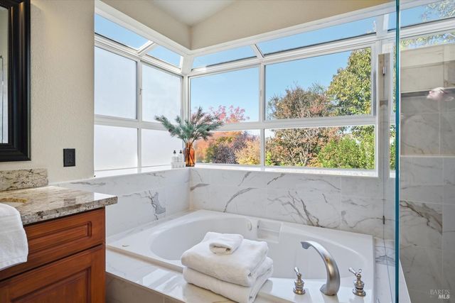 28 S Newport Dr, Napa, CA 94559