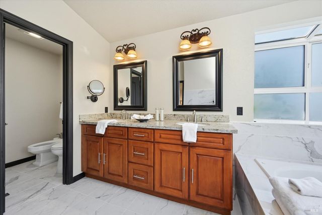 28 S Newport Dr, Napa, CA 94559