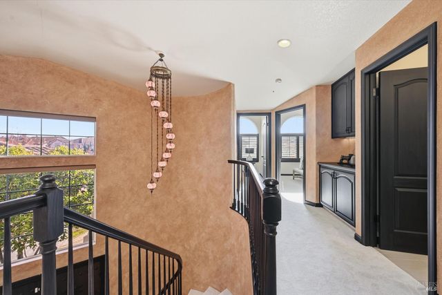 28 S Newport Dr, Napa, CA 94559