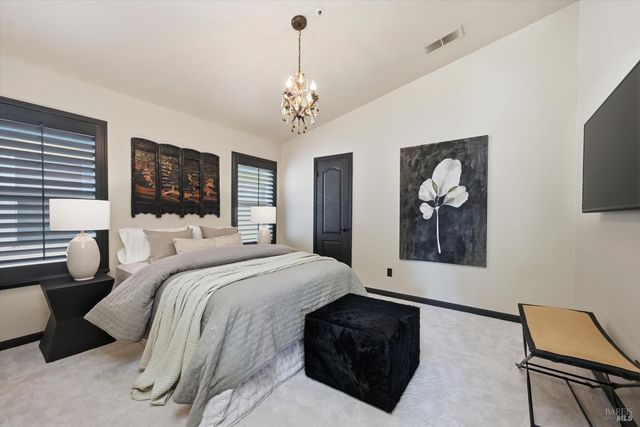 28 S Newport Dr, Napa, CA 94559