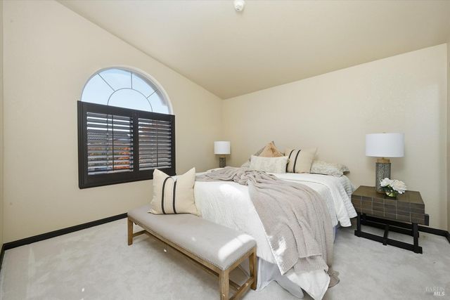 28 S Newport Dr, Napa, CA 94559