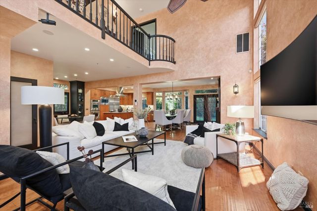 28 S Newport Dr, Napa, CA 94559