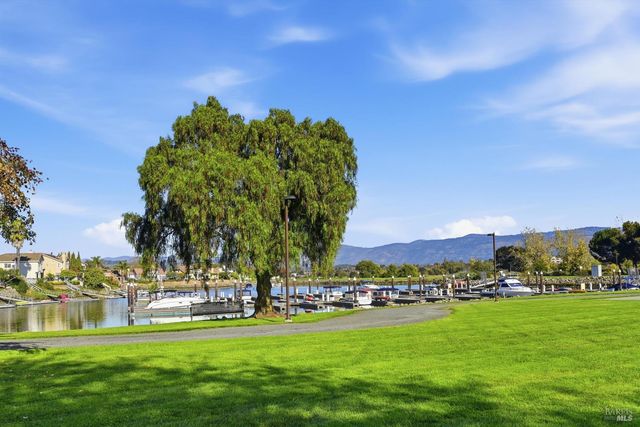 28 S Newport Dr, Napa, CA 94559