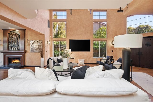 28 S Newport Dr, Napa, CA 94559