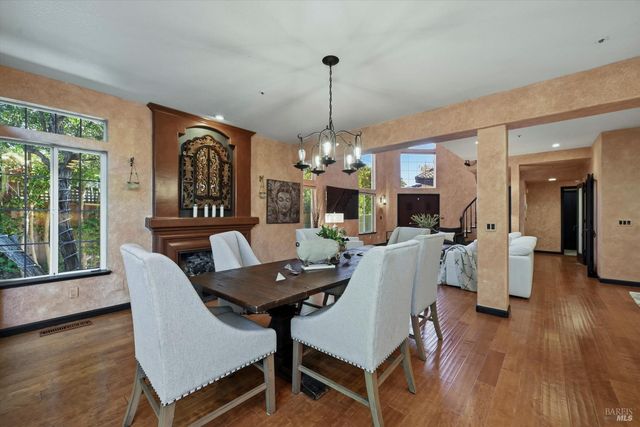 28 S Newport Dr, Napa, CA 94559