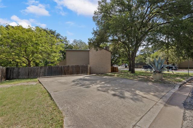 1404 Southport DR A, Austin, TX 78704
