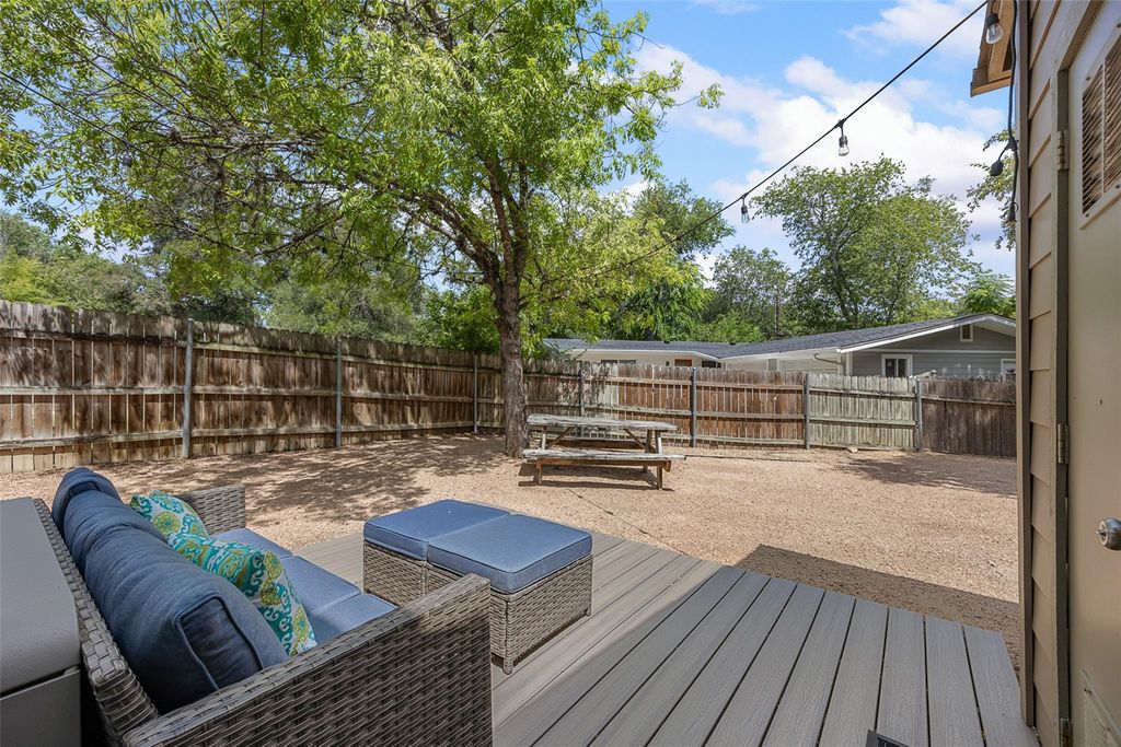 1404 Southport DR A, Austin, TX 78704