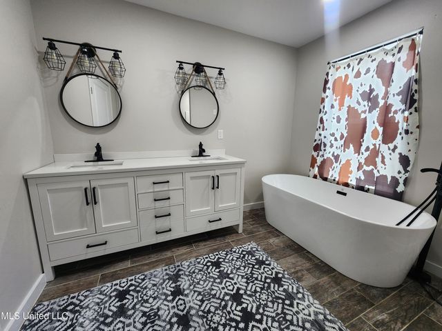 26 Charlie Daughdrill Road, Carriere, MS 39426