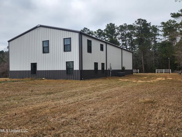 26 Charlie Daughdrill Road, Carriere, MS 39426