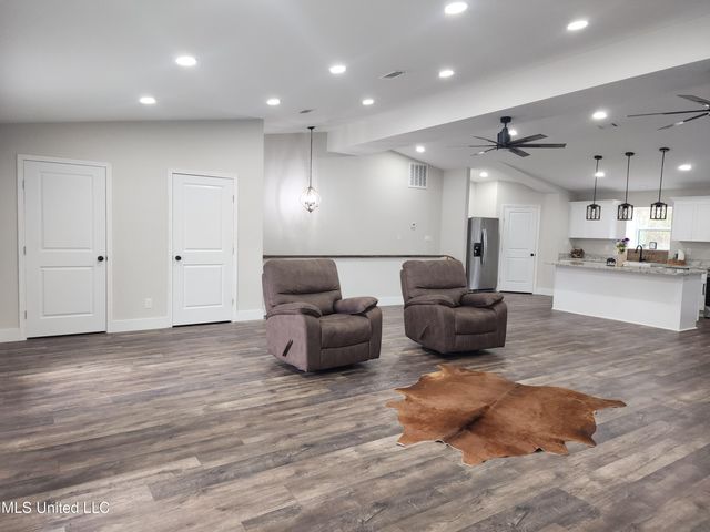 26 Charlie Daughdrill Road, Carriere, MS 39426