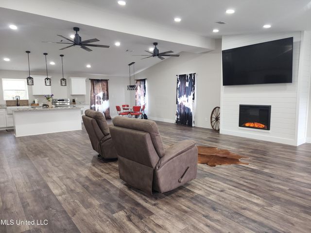 26 Charlie Daughdrill Road, Carriere, MS 39426