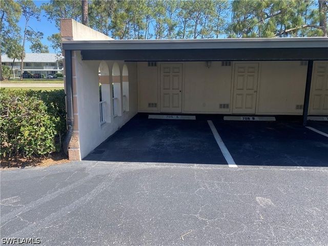 705 Augusta BLVD 705-5, Naples, FL 34113