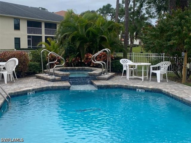 705 Augusta BLVD 705-5, Naples, FL 34113