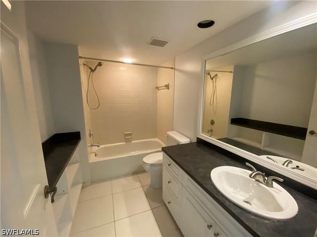 705 Augusta BLVD 705-5, Naples, FL 34113