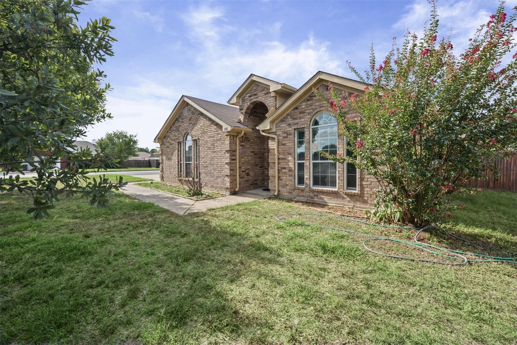 301 Wintergreen Court, Weatherford, TX 76085 — exterior