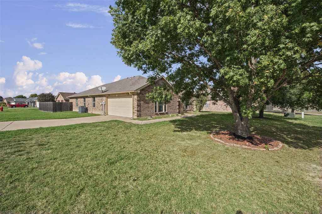 301 Wintergreen Court, Weatherford, TX 76085 — photo 2