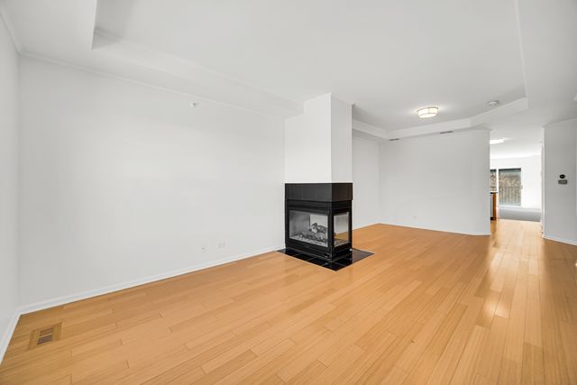 947 Kensington Drive 7-E3, Northbrook, IL 60062