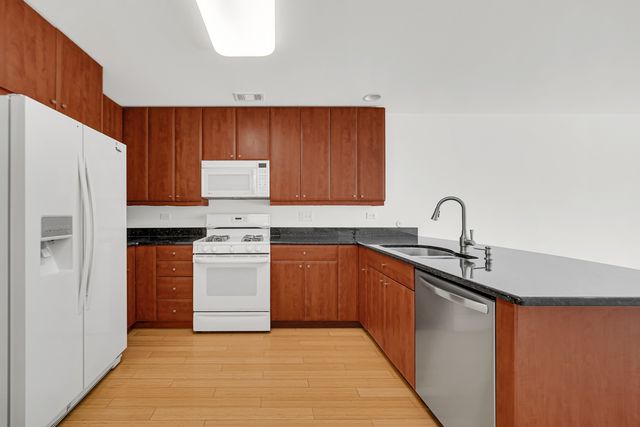 947 Kensington Drive 7-E3, Northbrook, IL 60062