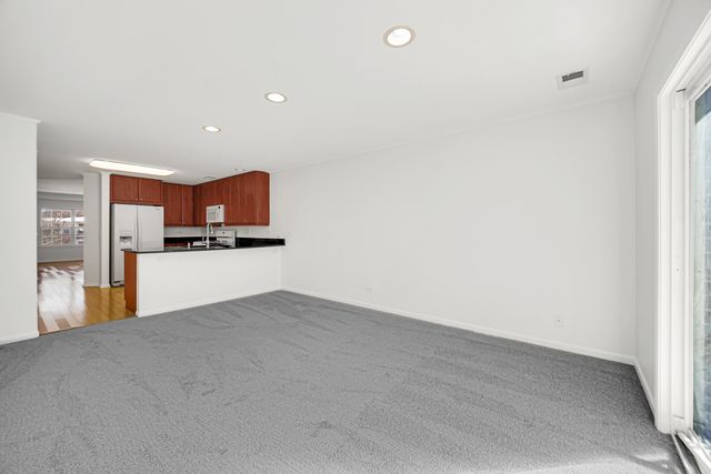 947 Kensington Drive 7-E3, Northbrook, IL 60062