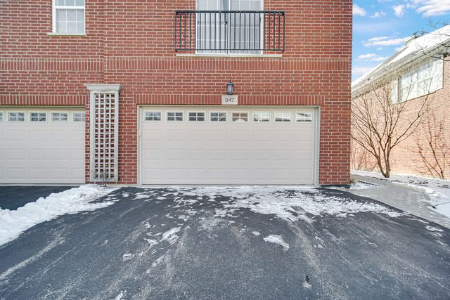 947 Kensington Drive 7-E3, Northbrook, IL 60062