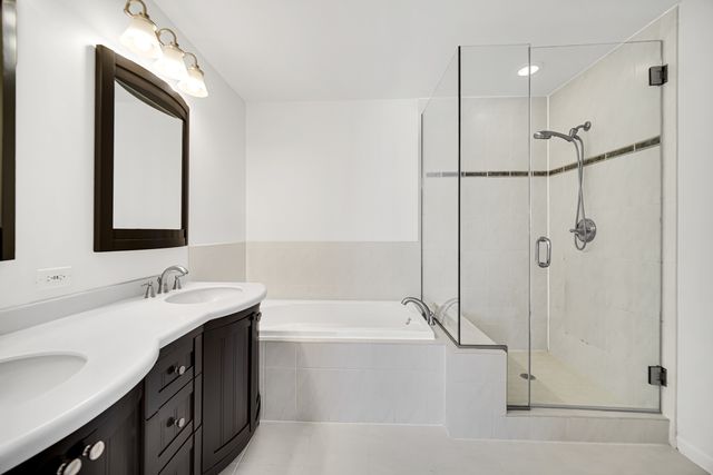 947 Kensington Drive 7-E3, Northbrook, IL 60062