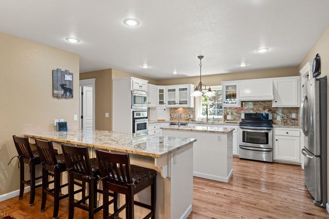 651 Dutcher Creek Road, Grants Pass, OR 97527