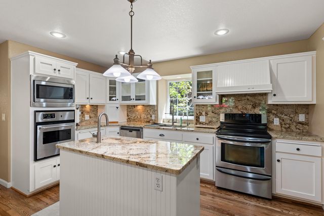651 Dutcher Creek Road, Grants Pass, OR 97527