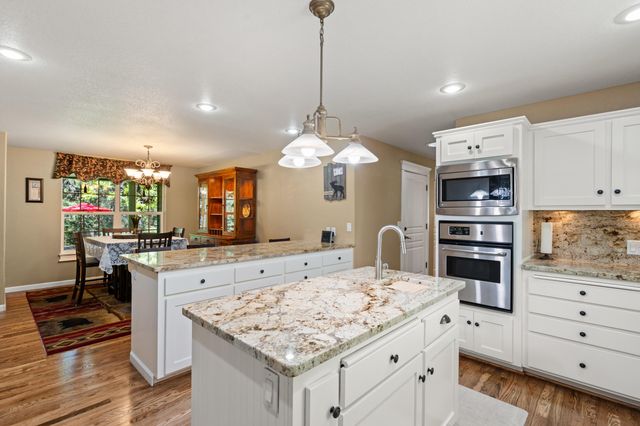 651 Dutcher Creek Road, Grants Pass, OR 97527