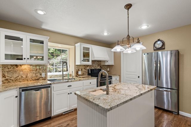 651 Dutcher Creek Road, Grants Pass, OR 97527